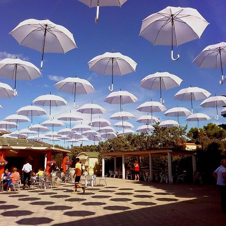 מרינה די ביבונה Le Esperidi Camping Ecoresort מראה חיצוני תמונה